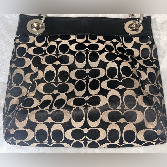 Beautiful, pre-owned, hobo, Authentic Coach purse. In great condition! - Picture 6 of 8